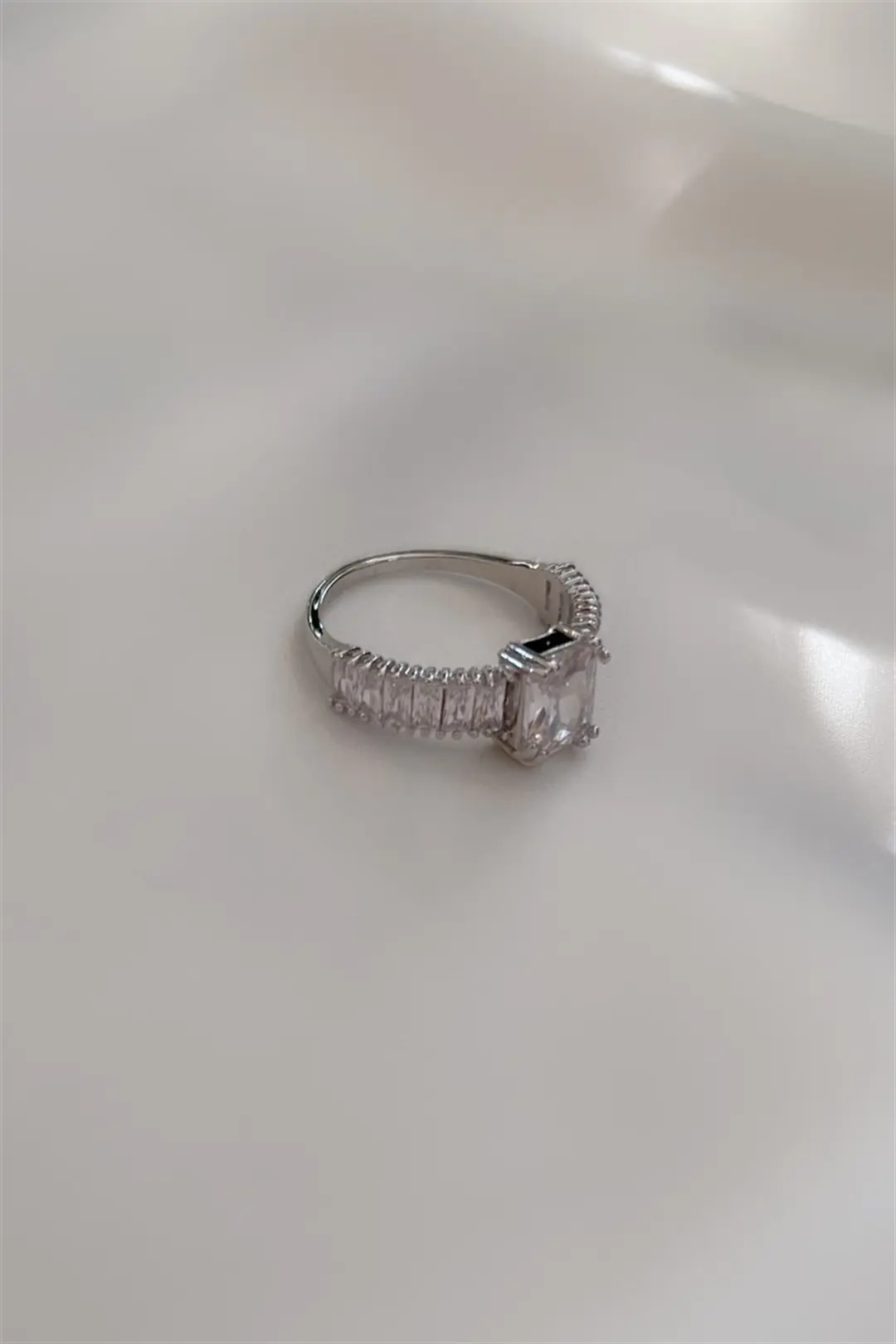 Baguette Solitaire Özel Seri Yüzük