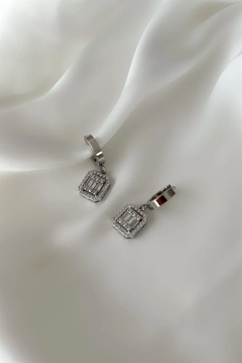 Baguette Zircon Çelik Küpe