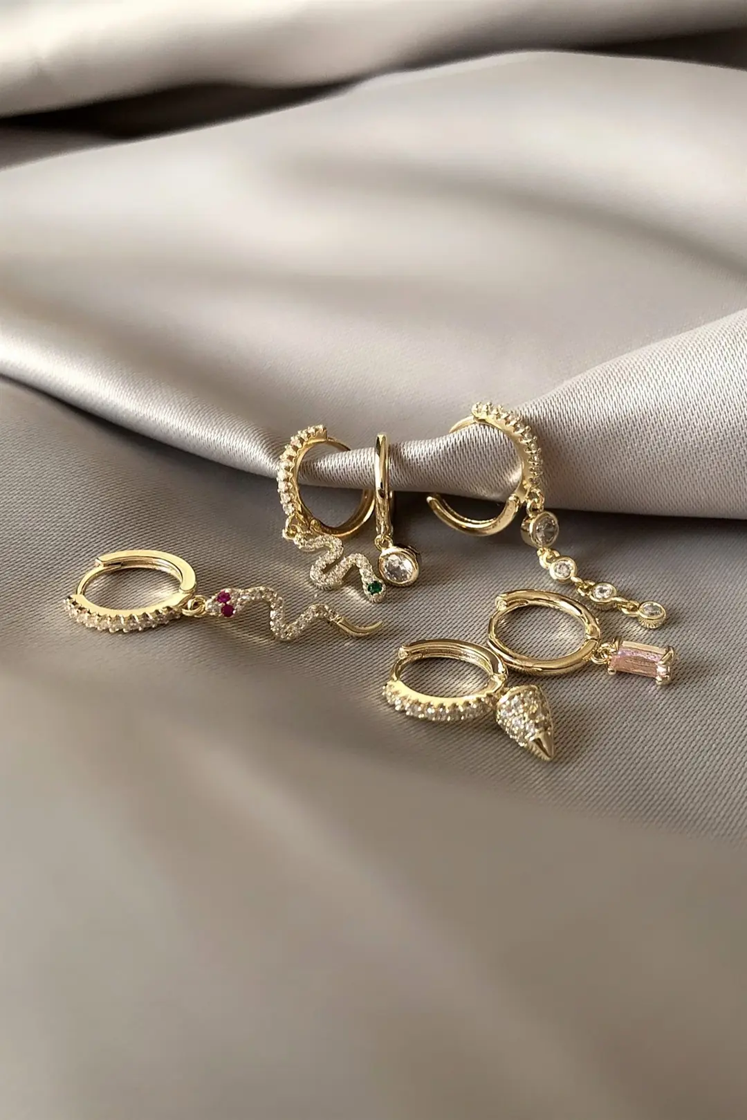 Altılı Özel Seri Küpe Seti